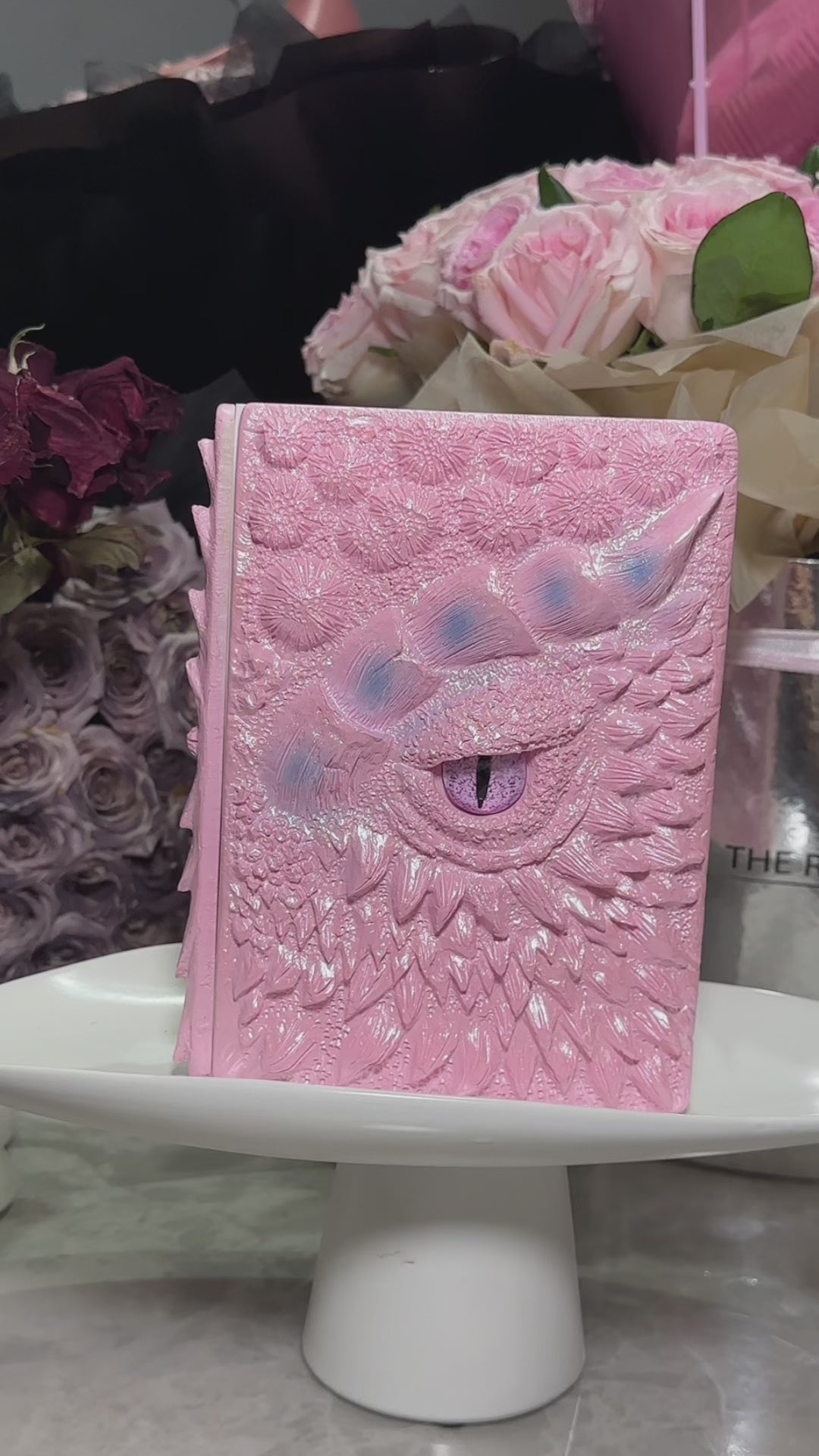 Cuaderno de ojo de dragón hecho a mano en 3D rosa con paquete de repuesto Cuaderno de ojo de dragón retro Manualidades Diario de dragón en relieve 3D hecho a mano Artesanía de resina de alta calidad Regalo de decoración de escritorio